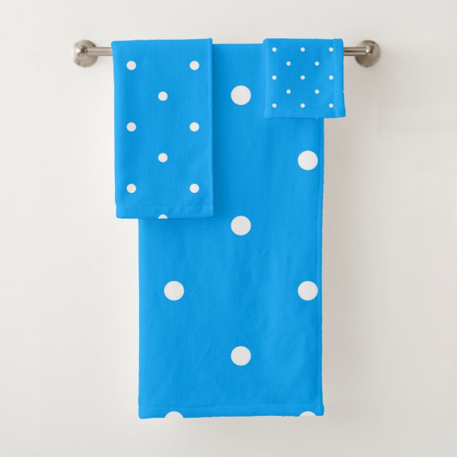 Blue with white dots bath towel set (Insitu)