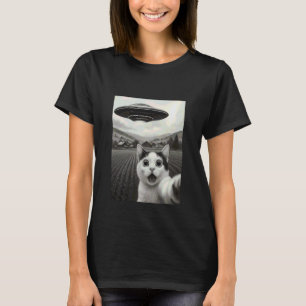 Bobtail Cat Selfie Funny Alien Abduction Meme Artw T-Shirt