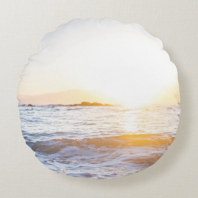 Body of water under sunset round cushion (Front)