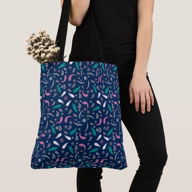 boho style feathers pattern tote bag (Close Up)