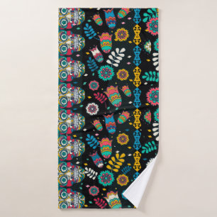 Boho tribal skulls: colourful pattern. bath towel