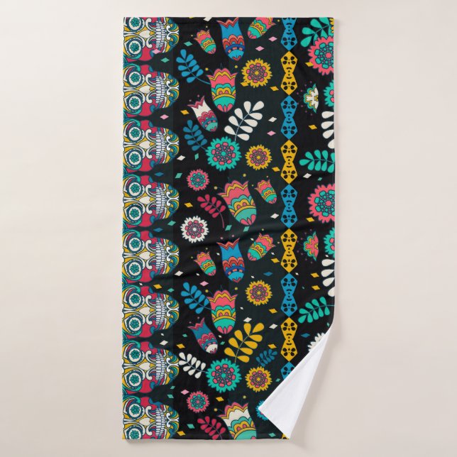 Boho tribal skulls: colourful pattern. bath towel (Bath Towel)
