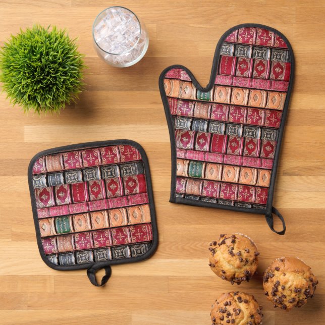 Book Lover's Oven Mitt & Pot Holder Set (Top Down)