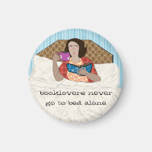 Booklovers never go to bed alone magnet