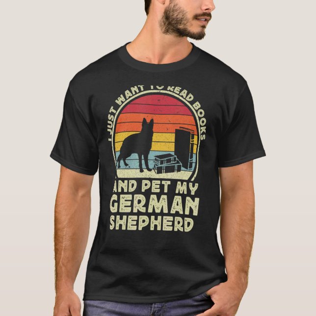 Books And German Shepherd Dog   Reading GSP Mum T-Shirt (Front)