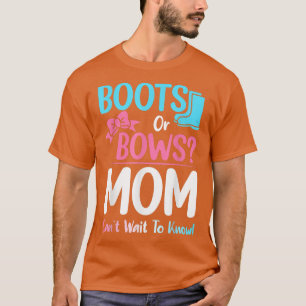 Boots or Bows Mum Gender Reveal Pregnancy Announce T-Shirt