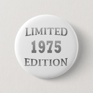 Born in 1975 vintage birthday 6 cm round badge