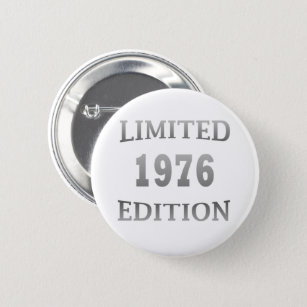 Born in 1976 vintage birthday 6 cm round badge