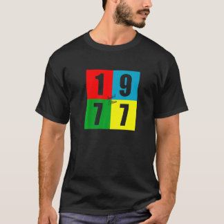 Born In 1977 Retro Vintage 45th Birthday T-Shirt