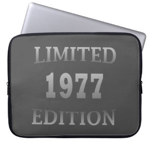 Born in 1977 vintage birthday laptop sleeve