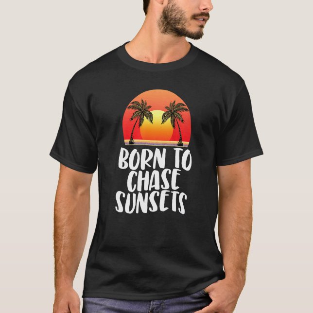 Born To Chase Sunsets  Women Sunset Love Nature T-Shirt (Front)