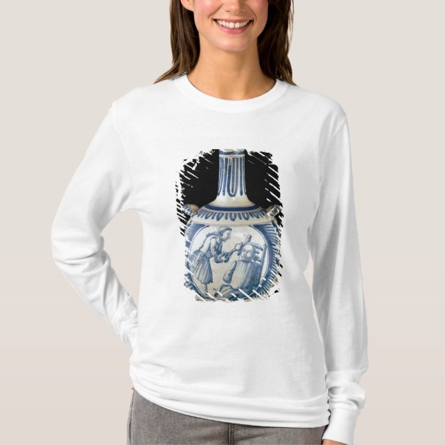 Bottle depicting a dentist T-Shirt (Front)