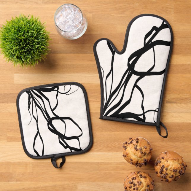 Bouquet Blanc: Abstract White & Black Oven Mitt & Pot Holder Set (Top Down)