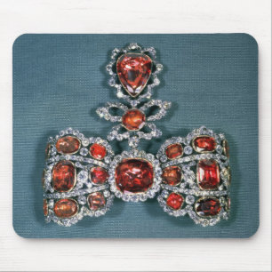 Bow brooch set with brilliant mouse pad