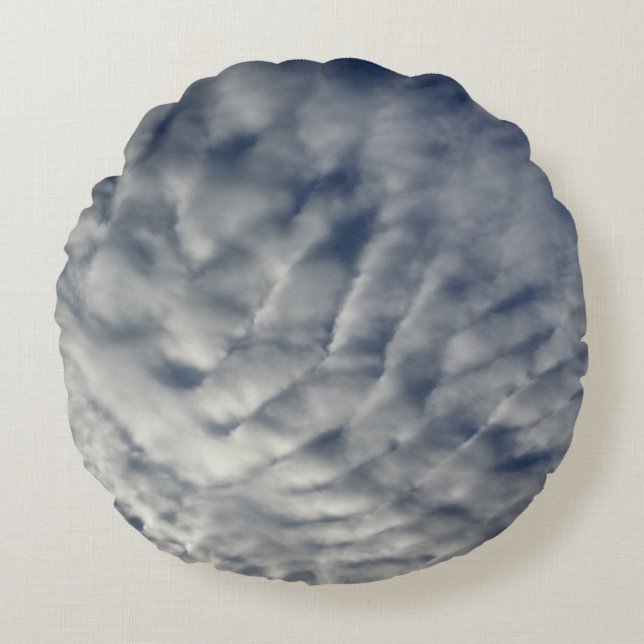 braided clouds round cushion (Front)
