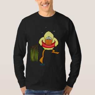 Braving the waters cute and duck bird swimming le T-Shirt