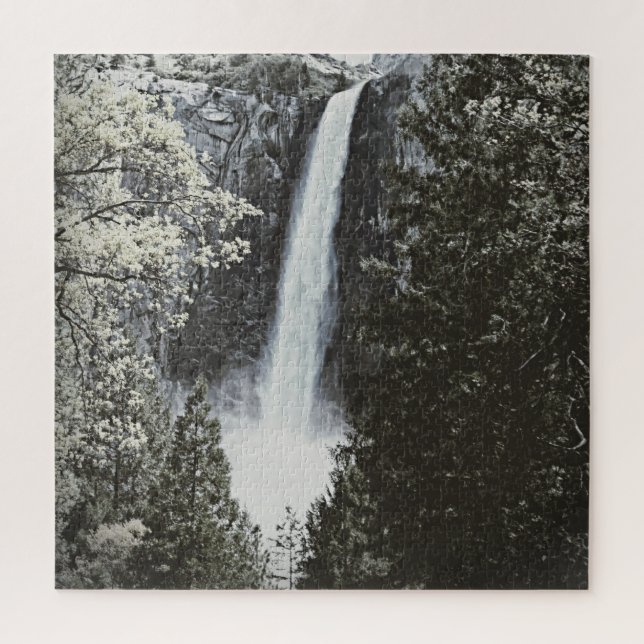 Bridalveil Falls - Yosemite - 20x20 - 676 pieces Jigsaw Puzzle (Vertical)