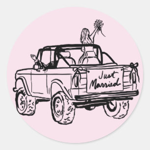 bride and groom in a just married SUV Classic Round Sticker