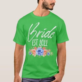 Bride Est 2022 Bachelorette Party Floral for Weddi T-Shirt