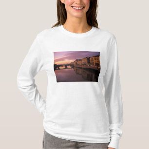 Bridges over the Arno River at sunset, T-Shirt