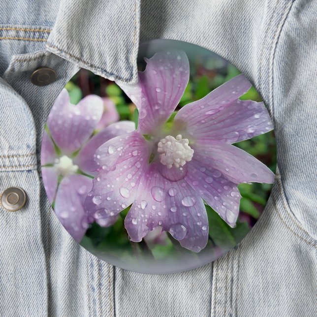 Bright purple 6 cm round badge (In Situ)