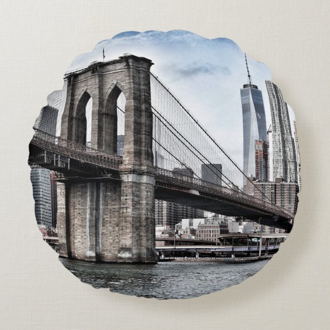 BROOKLYN BRIDGE DURING DAYTIME ROUND CUSHION (Front)