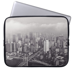 BROOKLYN BRIDGE NEW YORK A FOGGY DAY LAPTOP SLEEVE