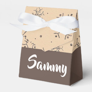 Brown decorative snowflakes on favour box