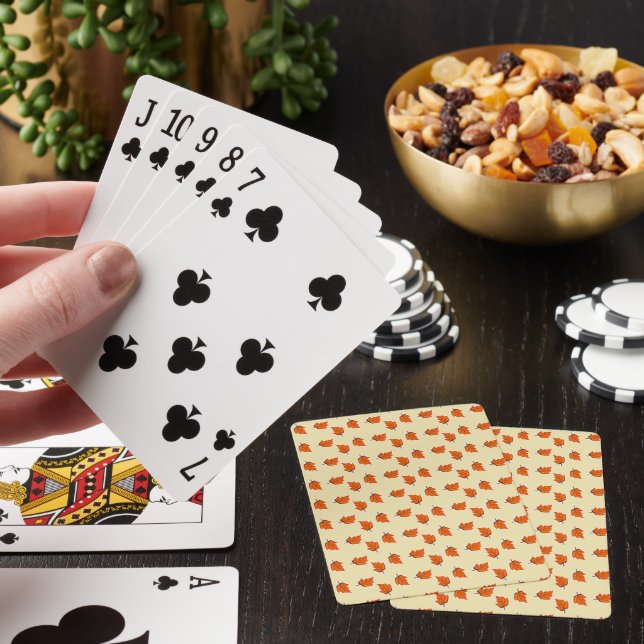 Brown dry leaves pattern playing cards (In Situ)