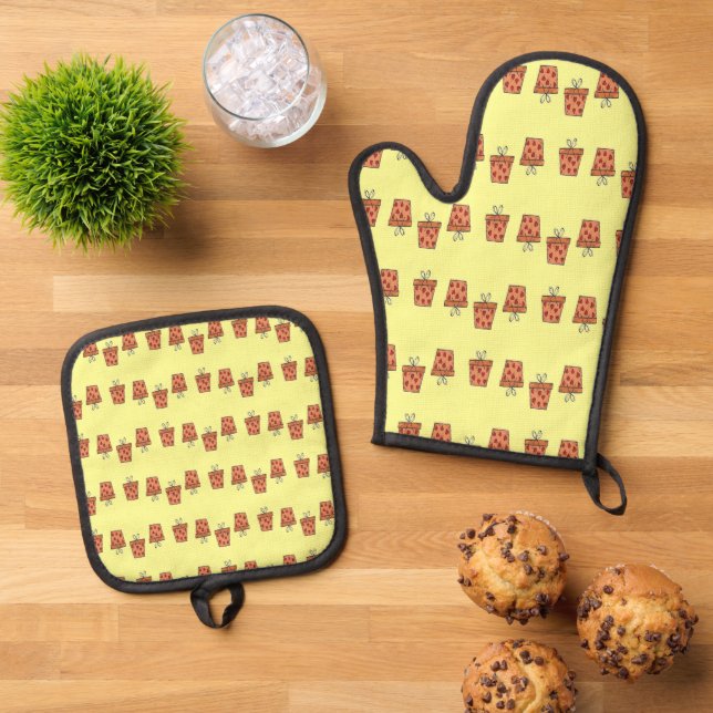 Brown gift boxes with hearts pattern oven mitt & pot holder set (Top Down)