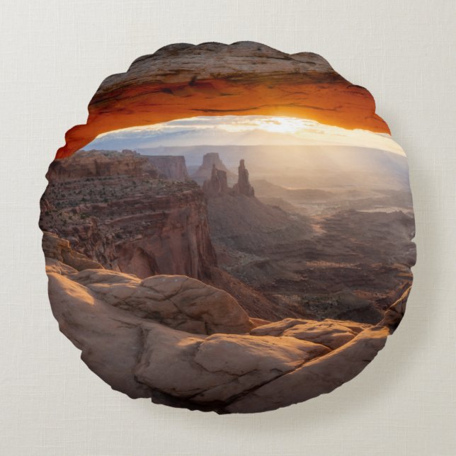BROWN ROCKY MOUNTAIN DURING SUNSET ROUND CUSHION (Front)