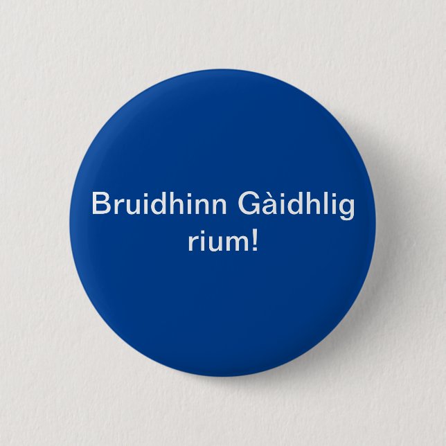 Bruidhinn Gàidhlig rium/ Speak Gaelic to me.  6 Cm Round Badge (Front)