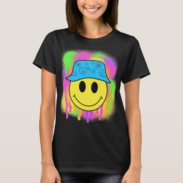 Bucket Hat Smiley T-Shirt (Front)