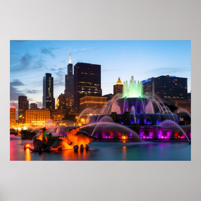 Buckingham Fountain Lit At Night Poster (Front)
