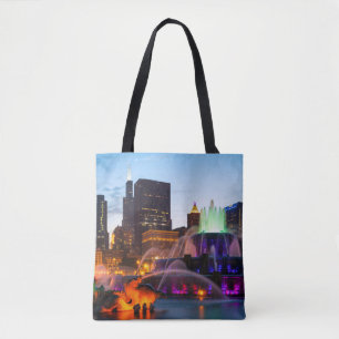 Buckingham Fountain Lit At Night Tote Bag