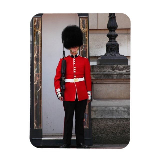 Buckingham Palace Soldier Magnet (Vertical)