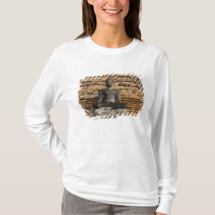 Buddha at Wat Mahathat. T-Shirt