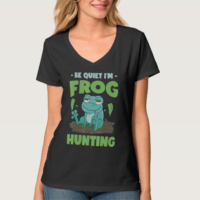 Bullfrog Hunter Frog Gigging Frog Catching T-Shirt (Front)