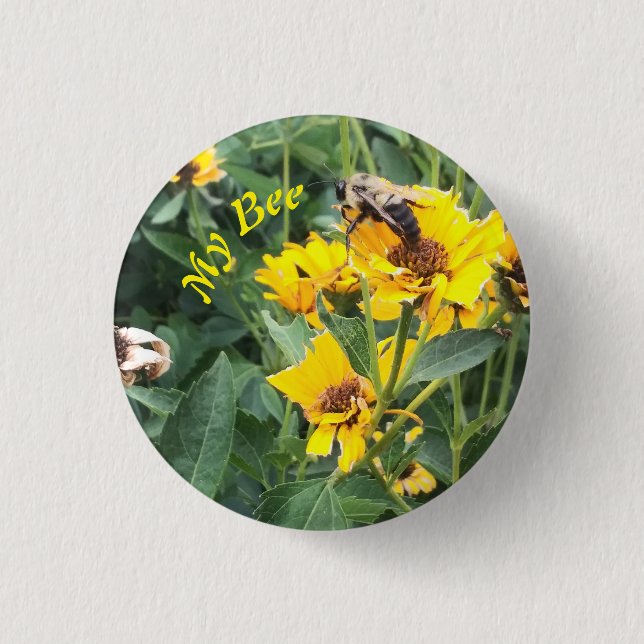 Bumblebee Pollinating a Yellow Flower 3 Cm Round Badge (Front)