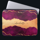 Burgundy purple gold agate marble rose gold name laptop sleeve<br><div class="desc">A burgundy,  purple and faux gold agate,  marble stone print as background Personalise and add your name. The name is written with a modern hand lettered style script with swashes. 
To keep the swashes only delete the sample name,  leave the spaces or emoji's in front and after the name.</div>