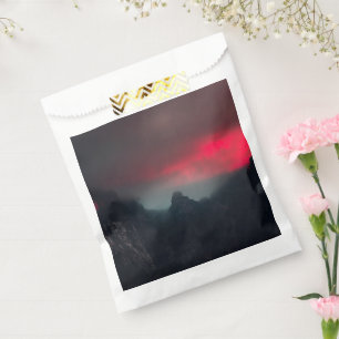 Burning clouds, fog and mountains favour bags
