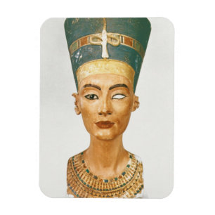 Bust of Queen Nefertiti, front view, from the stud Magnet