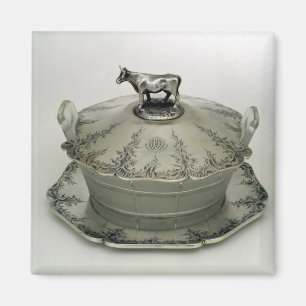 Butter dish with a frosted glass base magnet