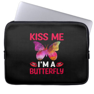 Butterfly Gift   Kiss Me I Am A Butterfly Laptop Sleeve
