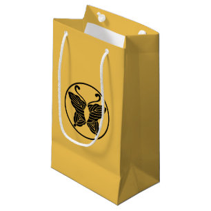 Butterfly-shaped folded oak leaves in itowa small gift bag