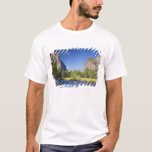CA, Yosemite NP, Valley view with El Capitan, T-Shirt