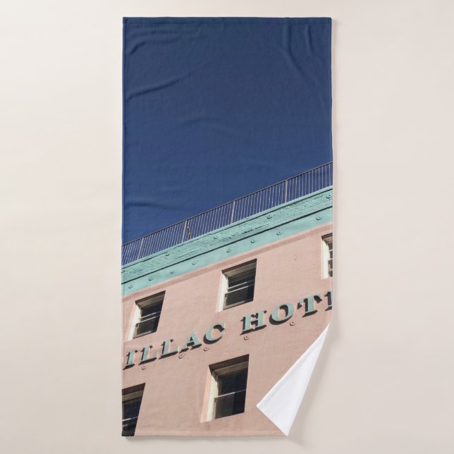 CADILLAC HOTEL BUILDING BATH TOWEL (Bath Towel)