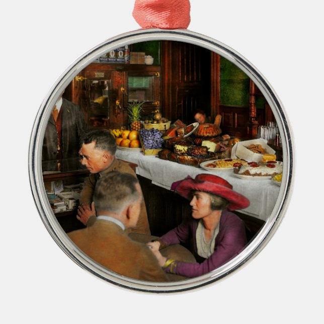 Cafe - Temptations 1915 Metal Tree Decoration (Front)