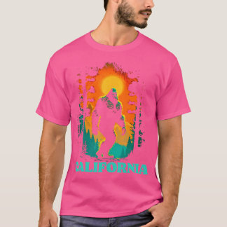 California Funny Bigfoot Hiking Sasquatch Retro Su T-Shirt