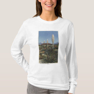CaliforniaYucca Cacti in Bloom in Desert T-Shirt